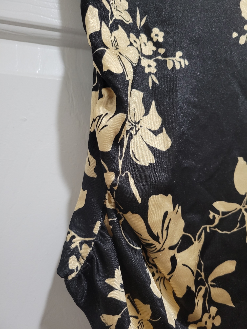 Vintage Forever 21 Black Top with Cream Floral Print & Lace Trim - Picture 4 of 13
